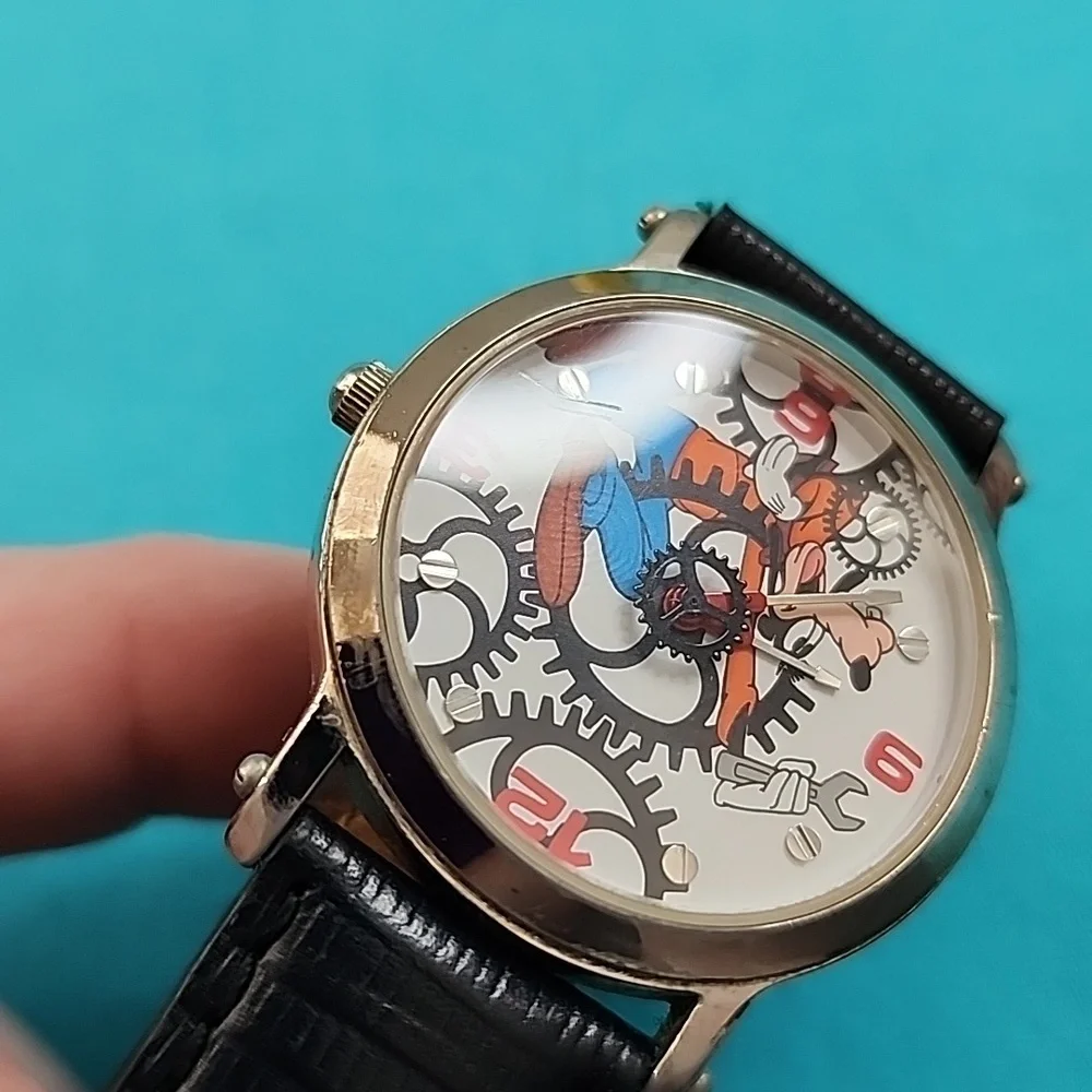 Vintage Rare Disney Clock Works Goofy Watch